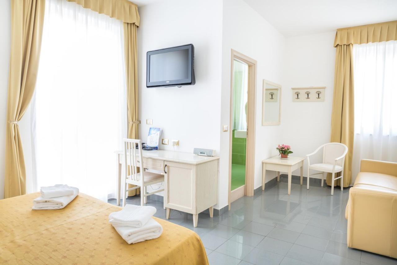 Hotel Marechiaro - Direttamente Sul Mare San Menaio Εξωτερικό φωτογραφία