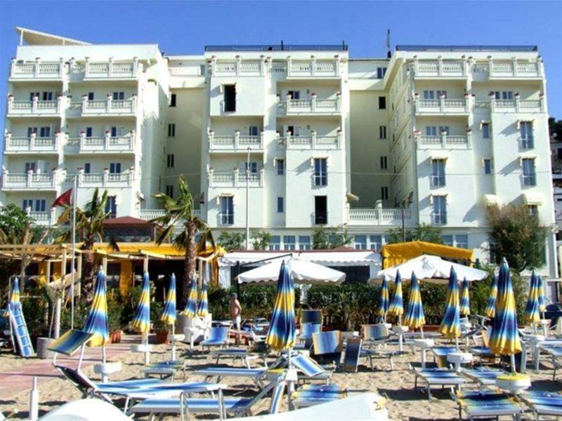 Hotel Marechiaro - Direttamente Sul Mare San Menaio Εξωτερικό φωτογραφία